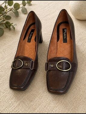 Liz &Co. Brown Leather Block Heel Loafers with Brass Buckle